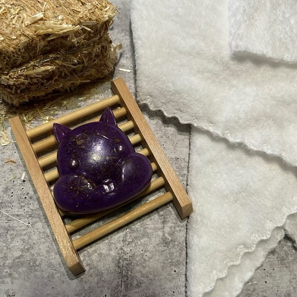 Fig & Vanilla ~ Handmade Soap Bar ~ Gift ~ Squirrel - Picture 1 of 1